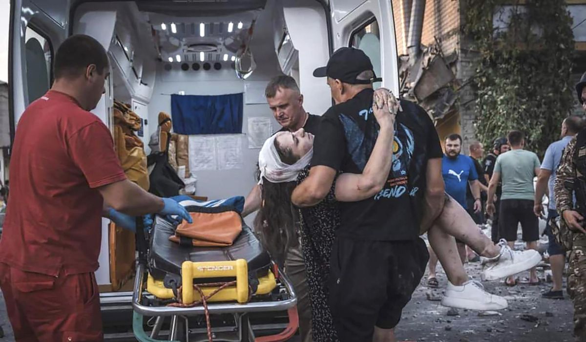 NextImg:Death toll rises to 7 after Russian missiles slam into Ukrainian city’s downtown area