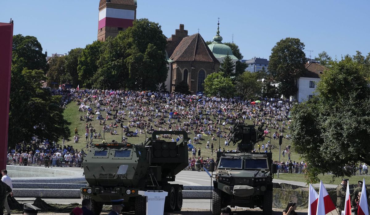 NextImg:Poland showcases military might in a parade as war rages in neighboring Ukraine