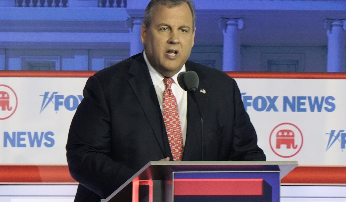 NextImg:Christie answers question on UFOs at Republican debate