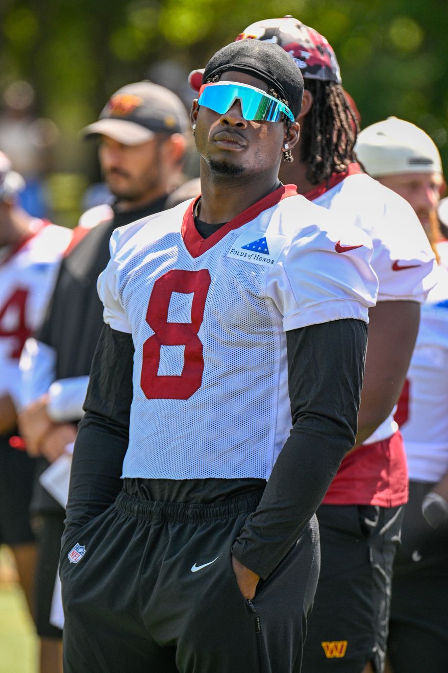 Suitland, MD - The Washington Commanders hosted a walk-through practice at Joint Base Andrews. After the practice, the players interacted with the on-site military personnel, their families, and friends. (Joe Glorioso | All-Pro Reels)