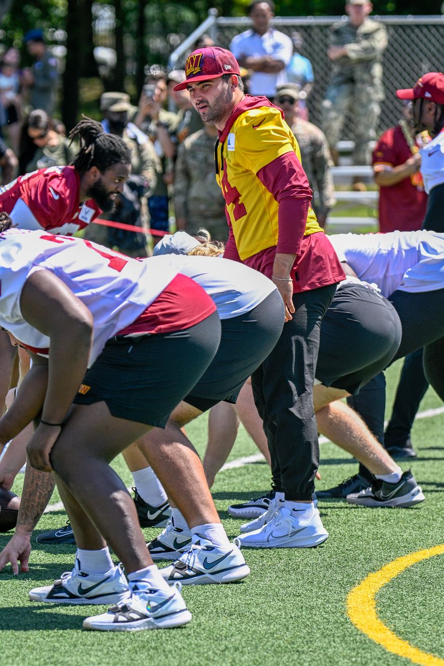Suitland, MD - The Washington Commanders hosted a walk-through practice at Joint Base Andrews. After the practice, the players interacted with the on-site military personnel, their families, and friends. (Joe Glorioso | All-Pro Reels)