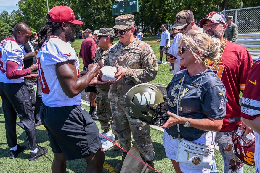 Suitland, MD - The Washington Commanders hosted a walk-through practice at Joint Base Andrews. After the practice, the players interacted with the on-site military personnel, their families, and friends. (Joe Glorioso | All-Pro Reels)