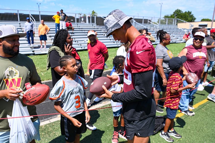 Suitland, MD - The Washington Commanders hosted a walk-through practice at Joint Base Andrews. After the practice, the players interacted with the on-site military personnel, their families, and friends. (Joe Glorioso | All-Pro Reels)