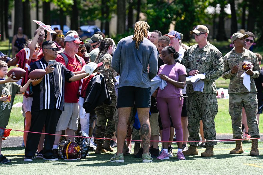 Suitland, MD - The Washington Commanders hosted a walk-through practice at Joint Base Andrews. After the practice, the players interacted with the on-site military personnel, their families, and friends. (Joe Glorioso | All-Pro Reels)
