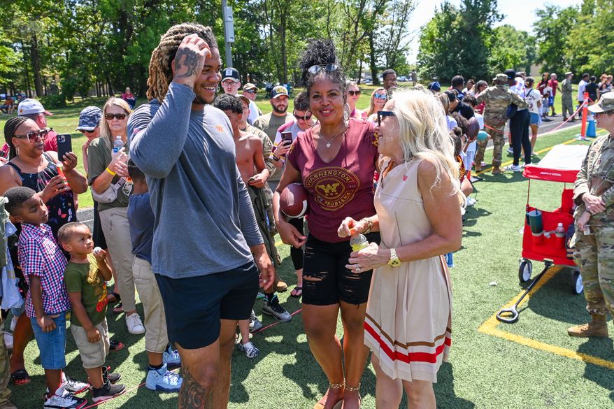 Suitland, MD - The Washington Commanders hosted a walk-through practice at Joint Base Andrews. After the practice, the players interacted with the on-site military personnel, their families, and friends. (Joe Glorioso | All-Pro Reels)