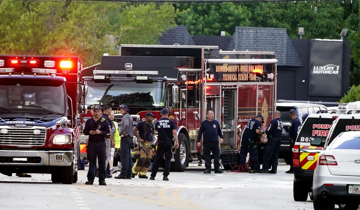 NextImg:A rescue helicopter crashed into a Florida apartment complex, killing fire captain and a resident