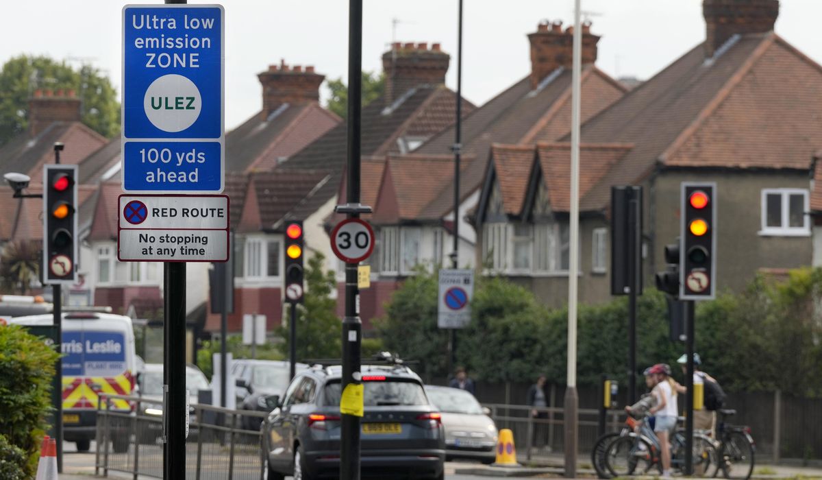 NextImg:London’s plan to charge drivers of polluting cars sparks protests and stirs political passions