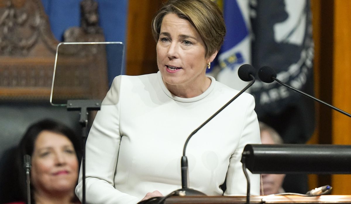 NextImg:Governor activates Massachusetts National Guard to help with migrant crisis