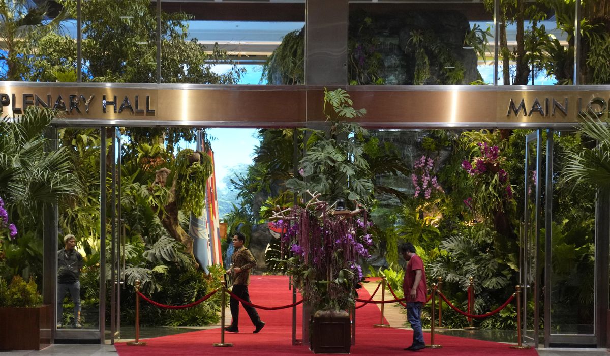 NextImg:An orangutan, chirping birds and a waterfall at ASEAN venue contrast to Jakarta’s pollution outside