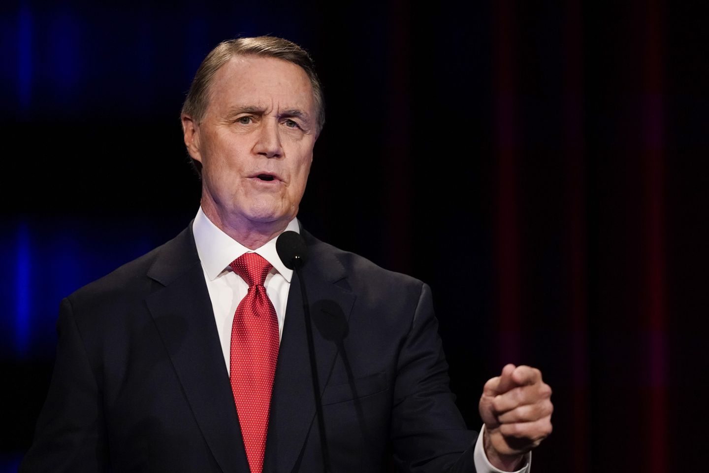 Trump swears in new ambassador to China amid trade war
