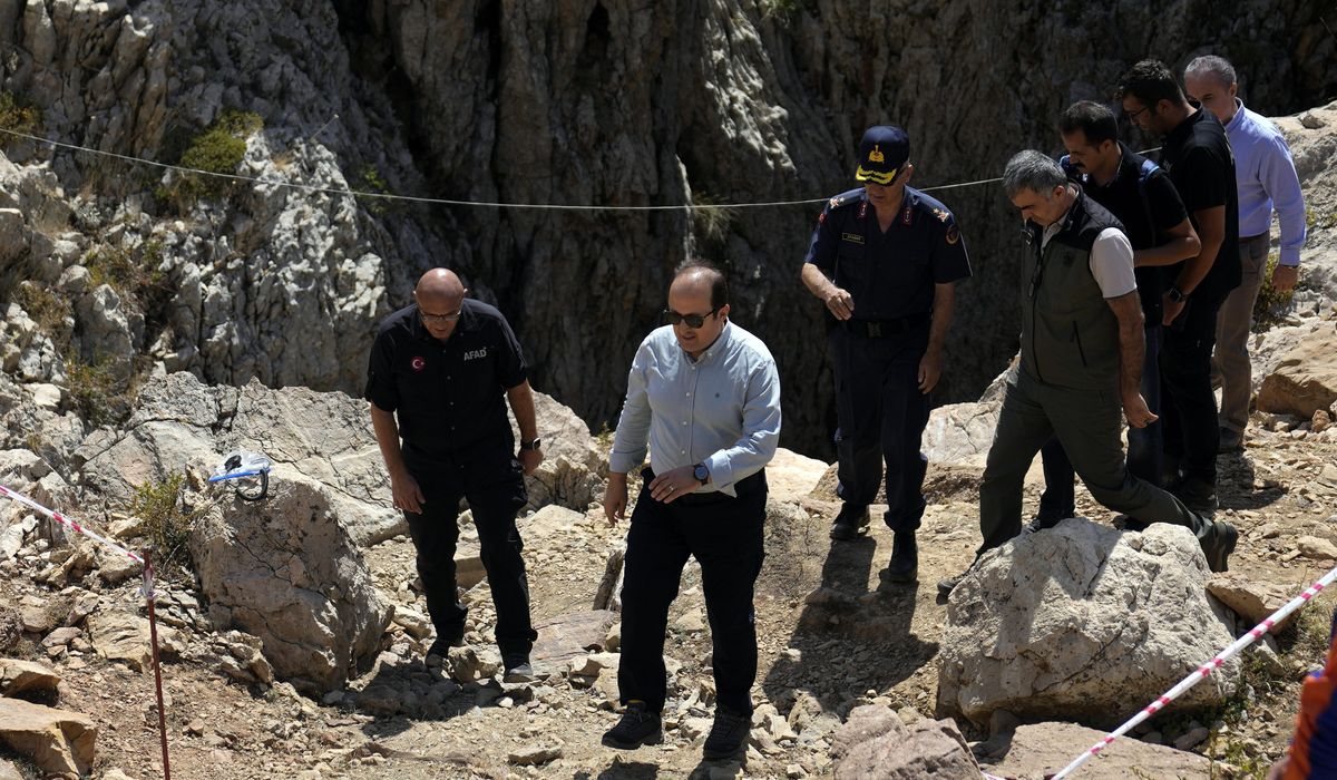 NextImg:Rescue begins of ailing U.S. researcher stuck 3,000 feet inside a Turkish cave, officials say