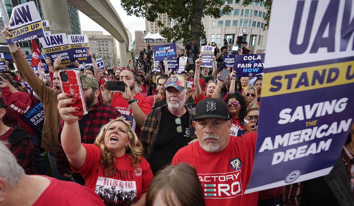 NextImg:UAW union leader demands 40% pay raise, shorter workweek as autoworkers strike drags on