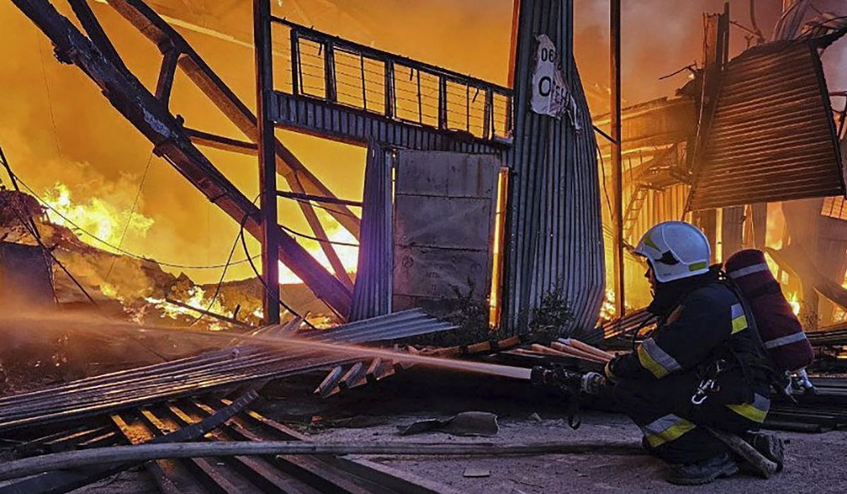 NextImg:Russia strikes cities from east to west Ukraine, starting fires and killing at least 2
