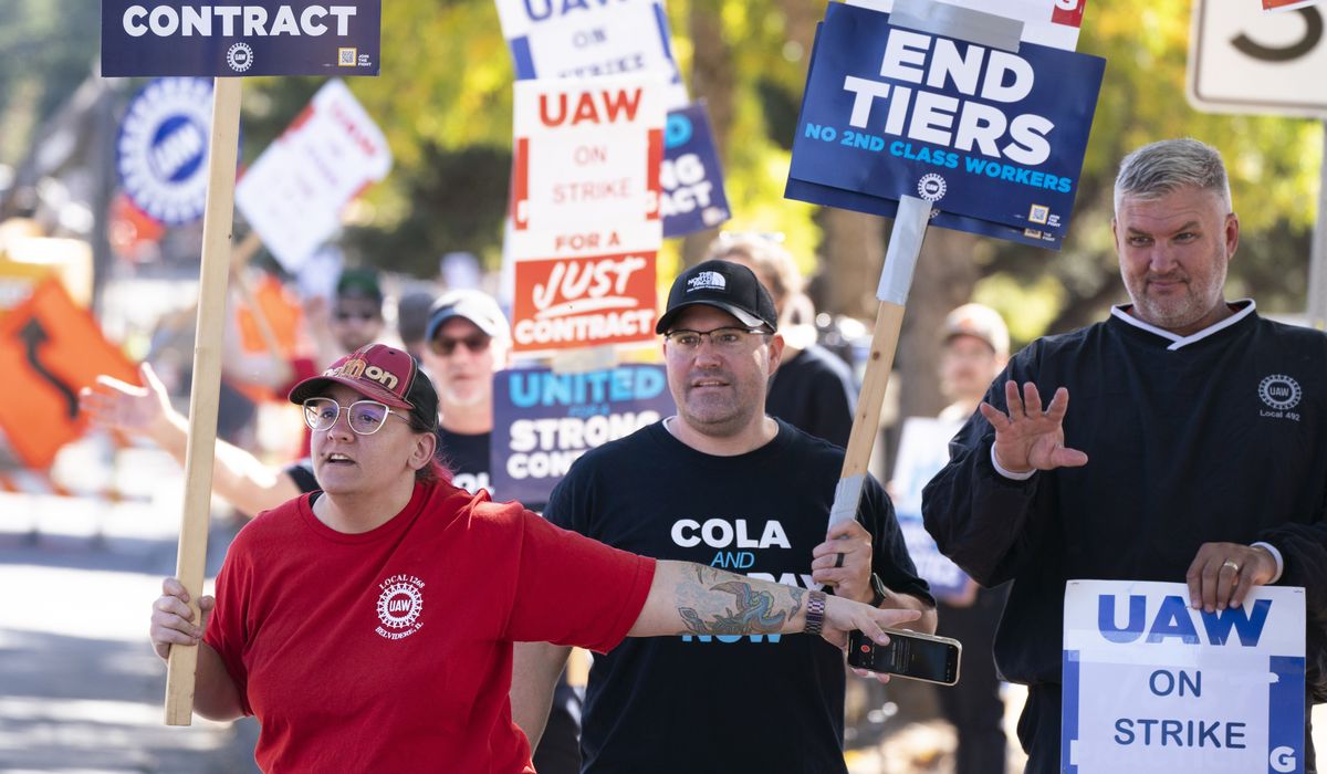 NextImg:Biden to join striking autoworkers on the picket line in Michigan