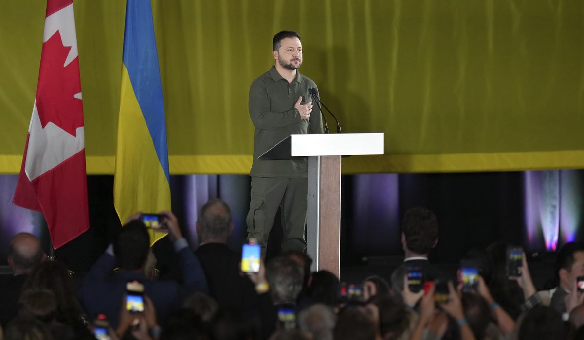 NextImg:Russian airstrikes kill 2 and wound 3 in southern Ukraine as war enters 20th month