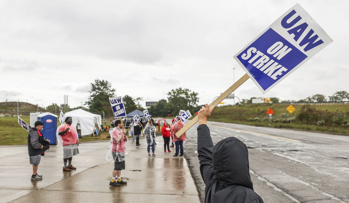 NextImg:Biden ad slams Trump’s visit to Michigan as ‘deeply shallow’ support for auto workers