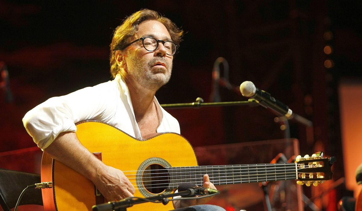 NextImg:U.S. guitarist Al Di Meola suffers a heart attack in Romania but is now in a stable condition