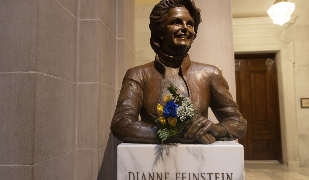 NextImg:Flags at half-staff to honor Dianne Feinstein