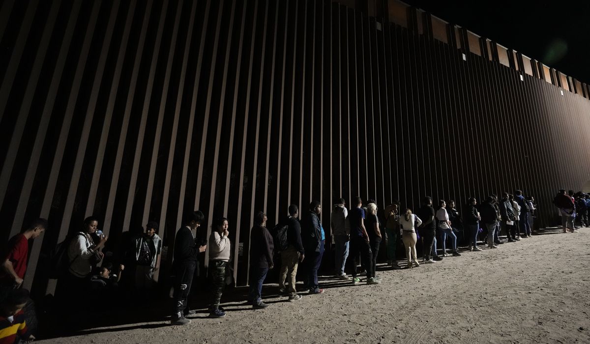 NextImg:Justice Department urges federal court to tear down Texas’ floating border wall
