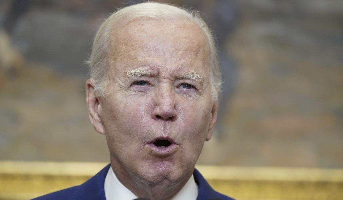 NextImg:Biden calls out House for close call on shutdown, says time to help Ukraine is running out
