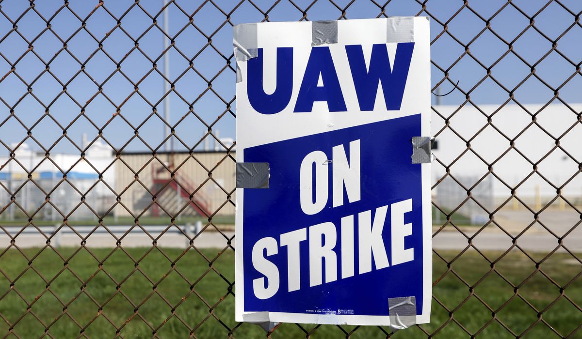 NextImg:Ford makes concessions in offer to UAW