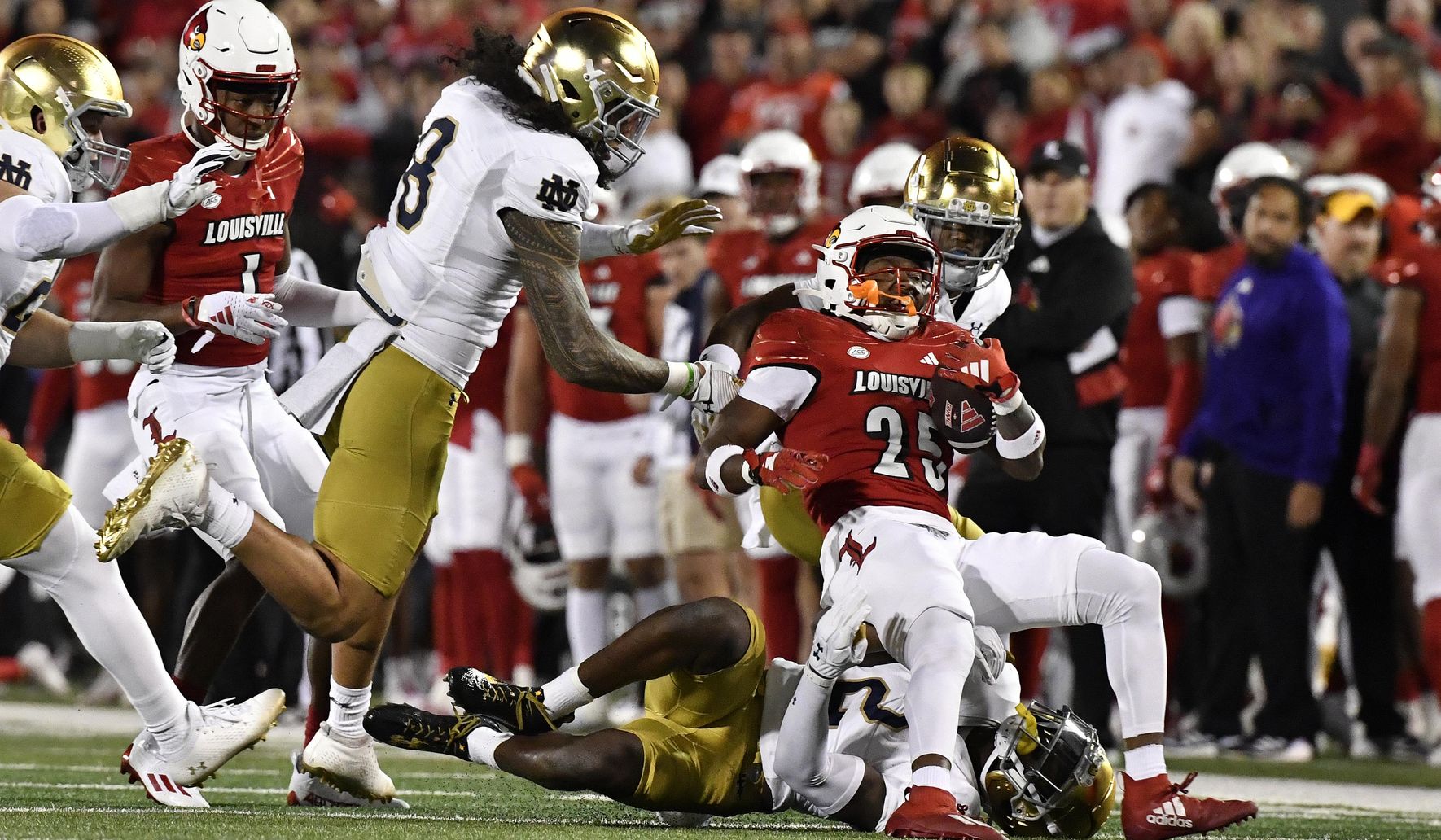No 25 Louisville beats No 10 Notre Dame 3320 with Jawhar Jordan running for 143 yards 2 TDs No 25 Louisville beats No 10 Notre Dame 3320 with Jawhar Jordan running for 143 yards 2 TDs