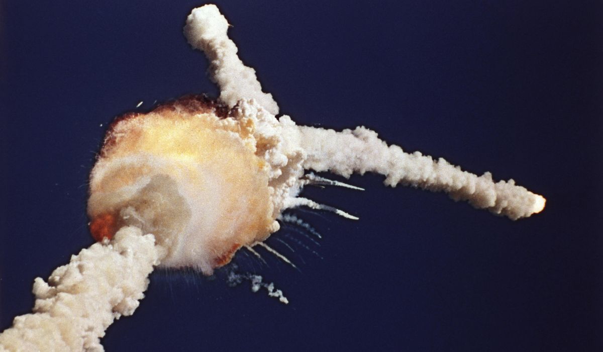 NextImg:Photographer who captured horrifying images of Challenger breaking apart after launch has died