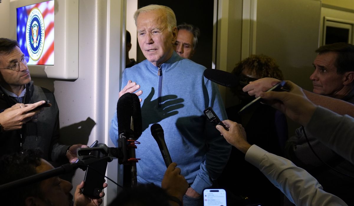 NextImg:White House reporters are looting Air Force One — wine glasses, gold-rimmed plates: Report