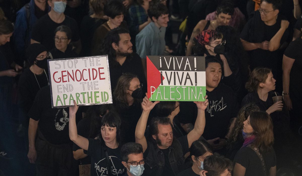 NextImg:NYC protesters demand Israeli cease-fire, at least 200 detained after filling Grand Central station