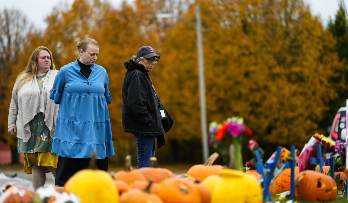 NextImg:More than 1,000 pay tribute to Maine’s mass shooting victims on day of prayer, reflection and hope