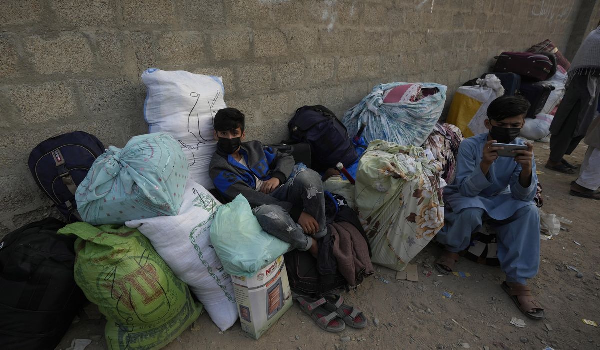 NextImg:Afghans in droves head to border to leave Pakistan ahead of a deadline in anti-migrant crackdown