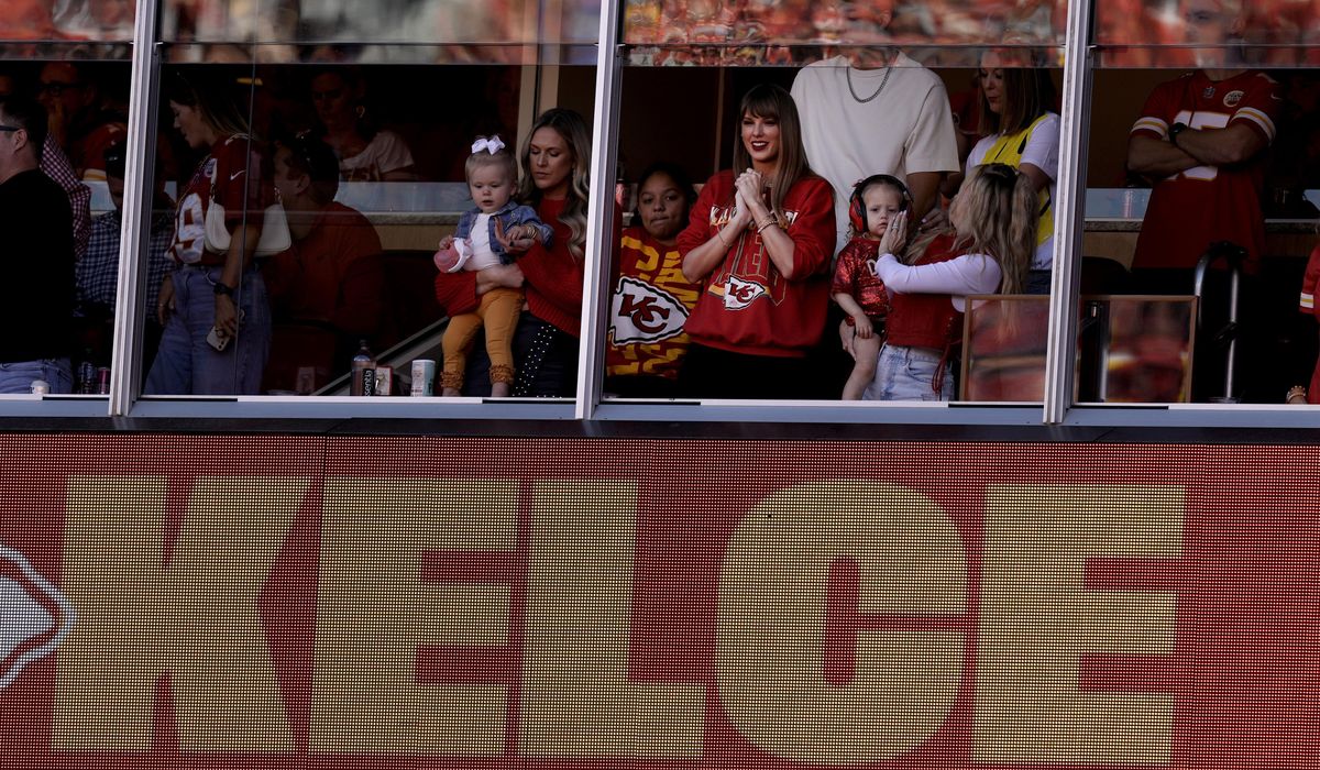 NextImg:Taylor Swift watch continues as Travis Kelce and Kansas City Chiefs head to Germany