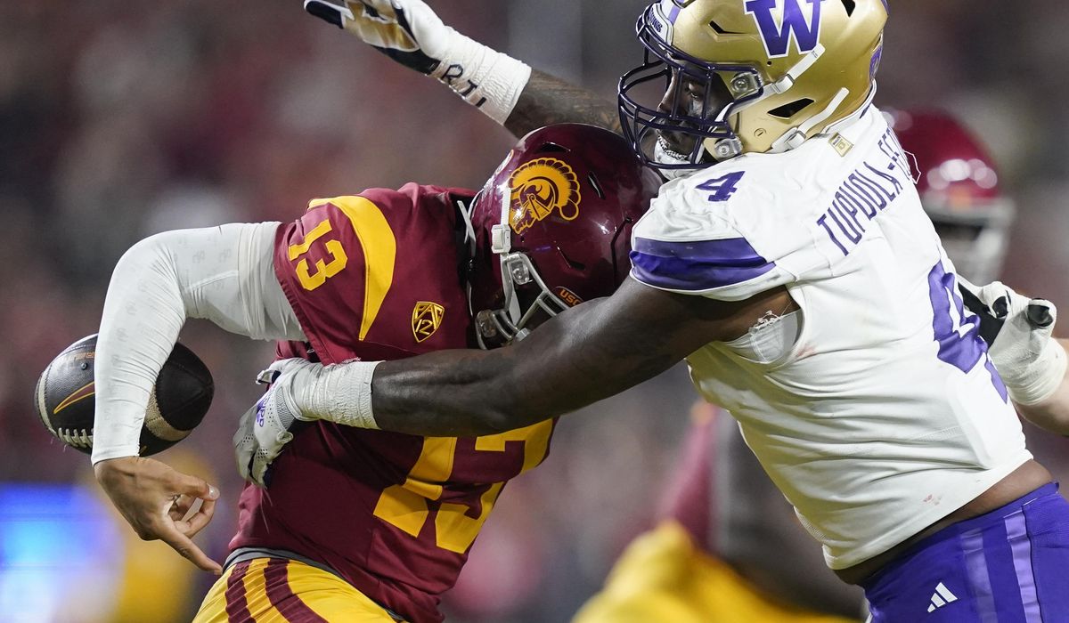 NextImg:USC drops out of Top 25 for first time under Riley