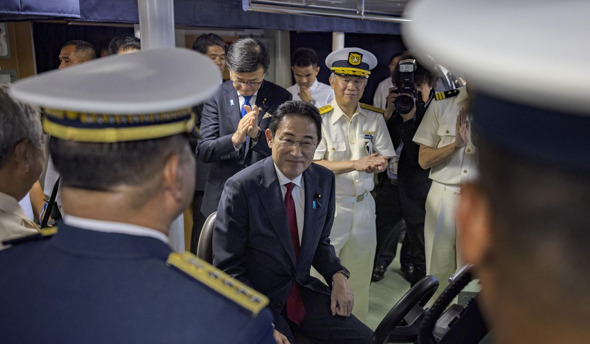 NextImg:Japan and U.K. ministers discuss deeper security ties on the sidelines of G7 meeting