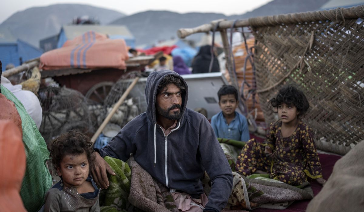 NextImg:Afghans fleeing Pakistan lack water, food and shelter once they cross the border, aid groups say