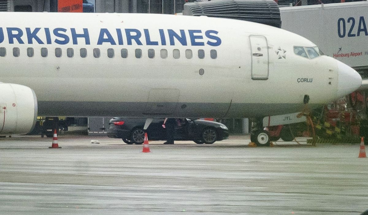 NextImg:The hostage situation at Hamburg Airport ends with a man in custody and 4-year-old daughter safe