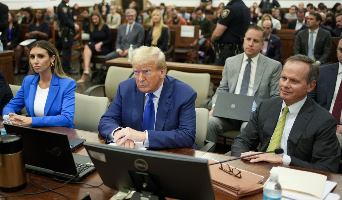 NextImg:Trump heads to NYC courthouse for high-stakes testimony