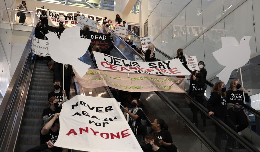 Jews supporting Palestinians demand an immediate ceasefire in Gaza at Chicago's Ogilvie Transportation Center on Monday, Nov. 13, 2023. (Antonio Perez//Chicago Tribune via AP)