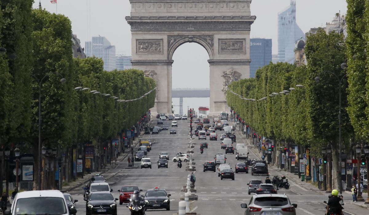 NextImg:Paris mayor says her city has too many SUVs, so she’s asking voters to decide on a parking fee hike