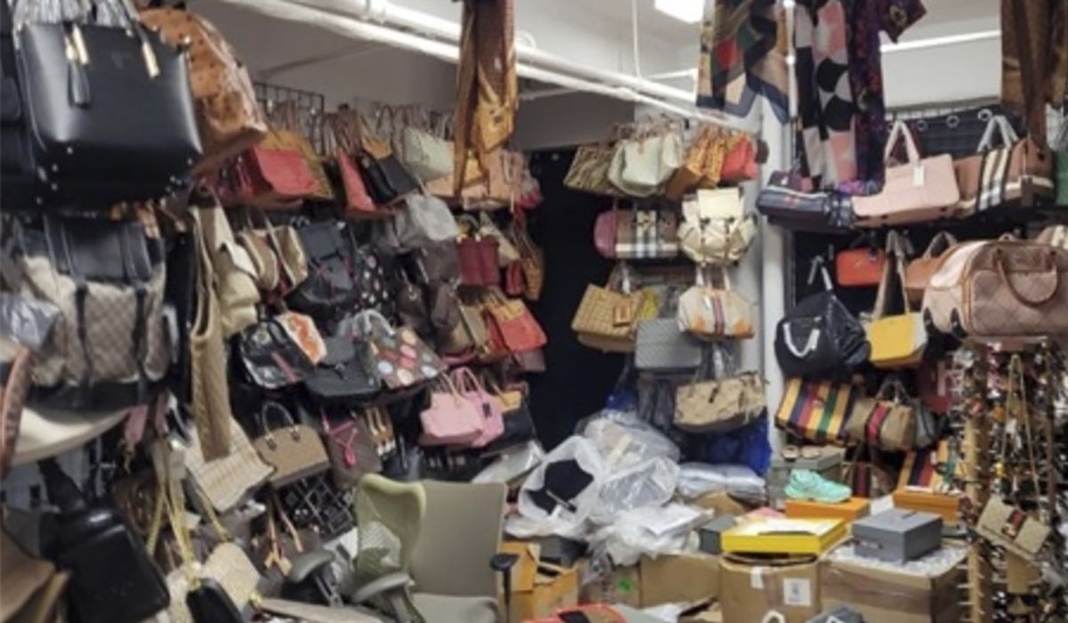 NextImg:Around 219,000 counterfeit goods seized in largest knockoff bust in U.S. history