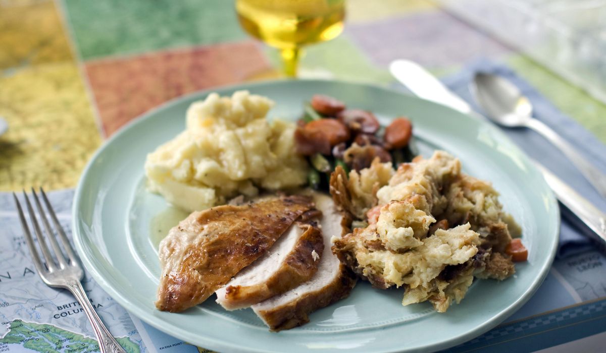 NextImg:Turkey rules the table. But poll finds disagreement over other Thanksgiving classics