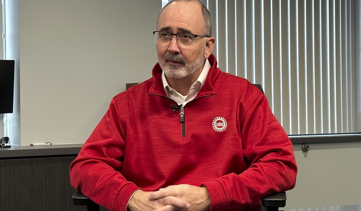 NextImg:UAW begins courting nonunion autoworkers with sign-up program