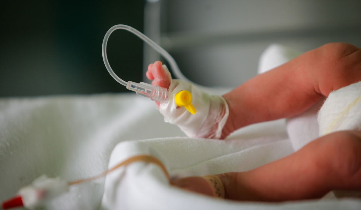 NextImg:Vietnam vet cuddles sick babies in Texas hospital