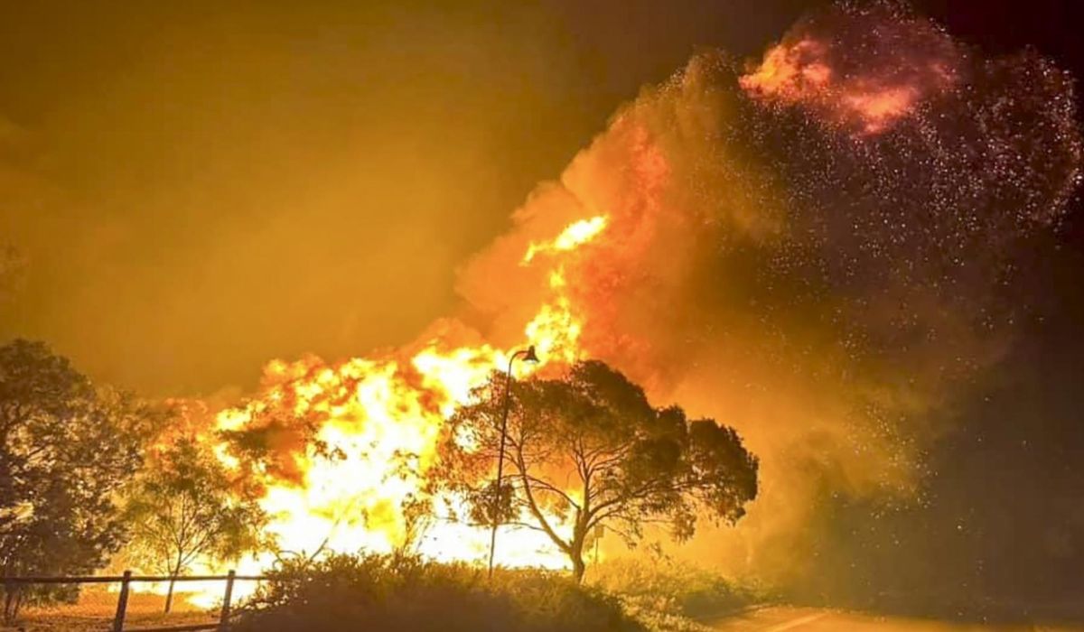 NextImg:Dozens evacuate and 10 homes are destroyed by a wildfire burning out of control on the edge of Perth