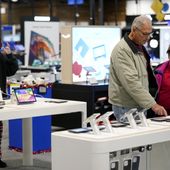 Bob Adkison, center, and his wife Rosie, right, browse computer tablets at a Best Buy store, Friday, Nov. 24, 2023, in Charlotte, N.C. Shoppers hunting for big deals packed malls and stores on Black Friday as retailers stepped up discounts to entice customers who are sticking to stricter budgets this year and resisting impulse buying. (AP Photo/Erik Verduzco)