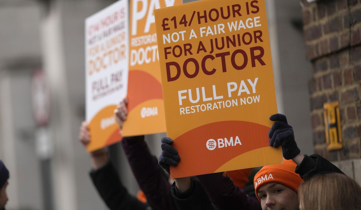 NextImg:U.K. government reaches a pay deal with senior doctors that could end disruptive strikes