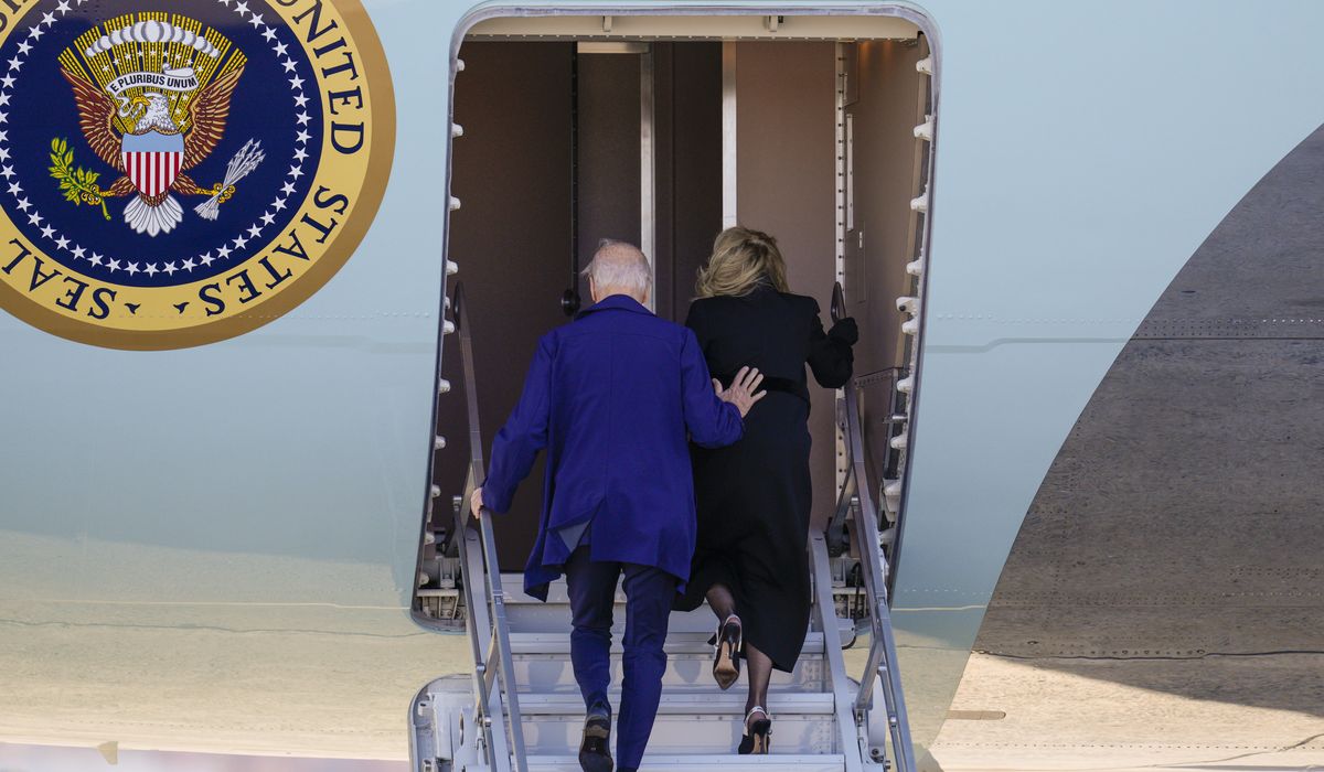 NextImg:Clintons, Michelle Obama with Bidens on flight to Rosalynn Carter service