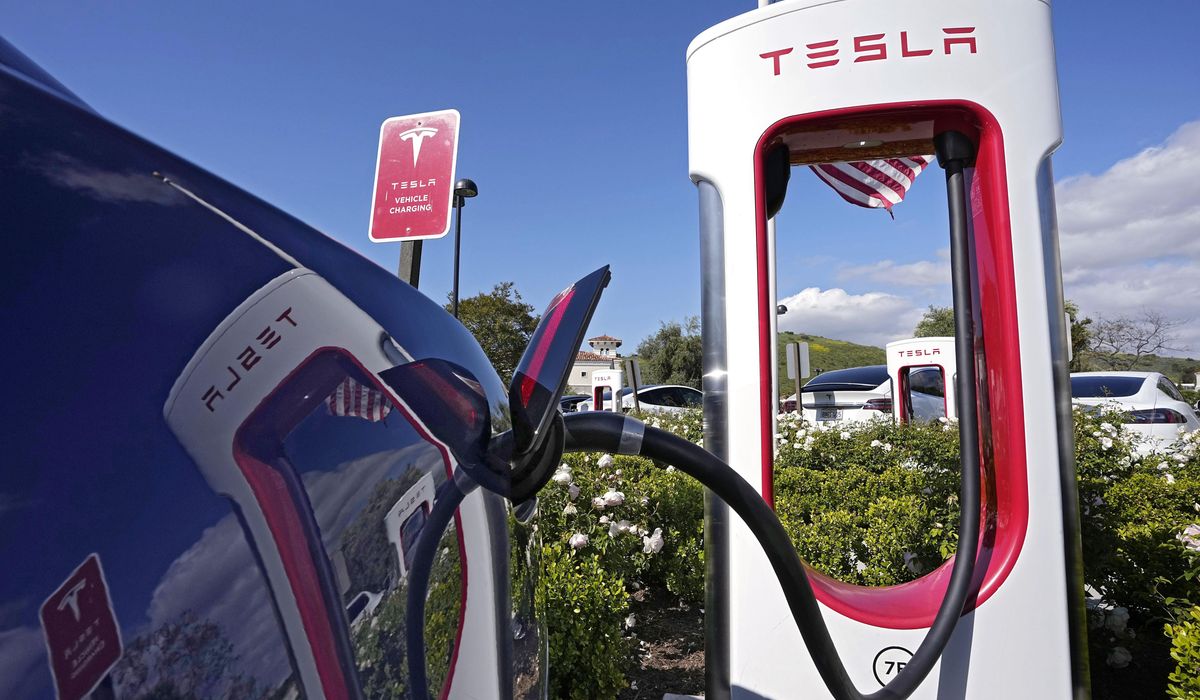 NextImg:Biden’s electric vehicle mandate puts swing-state Democrats in the hot seat