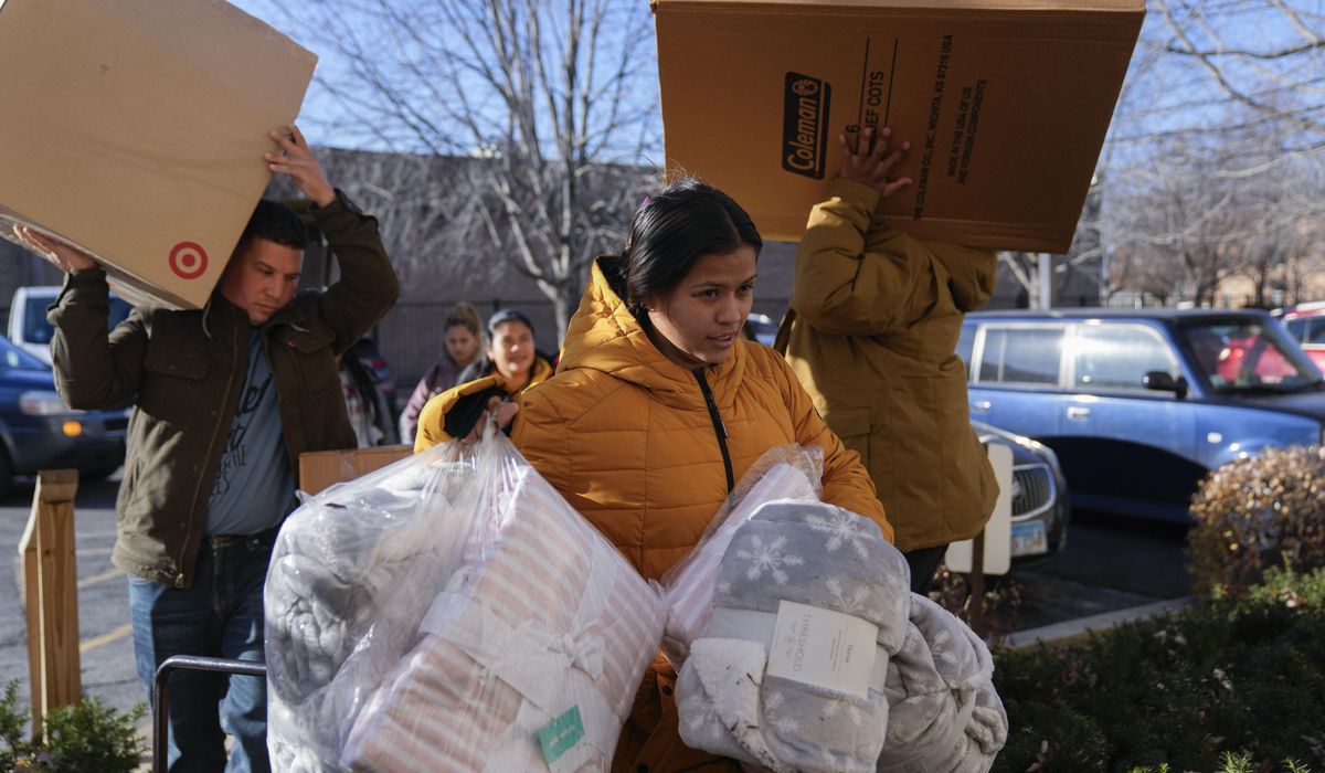 NextImg:Chicago and other northern U.S. cities scramble to house migrants with coldest weather just ahead
