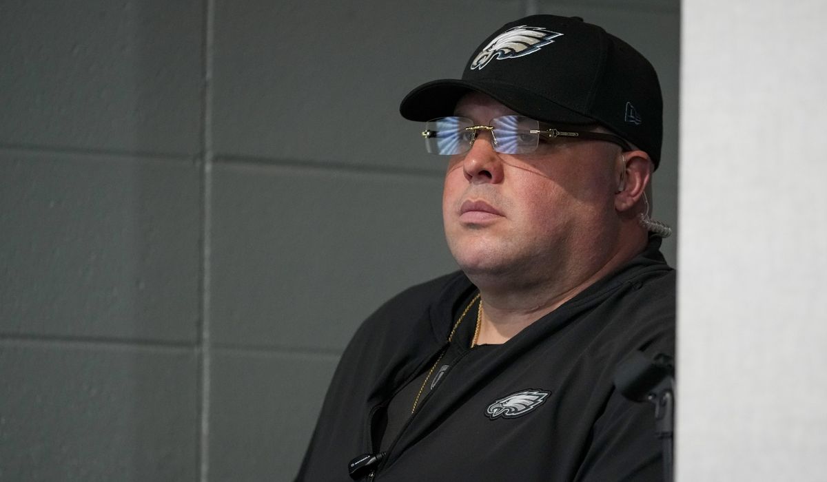 NextImg:Eagles security guard DiSandro banned from sideline for Sunday Night Football game
